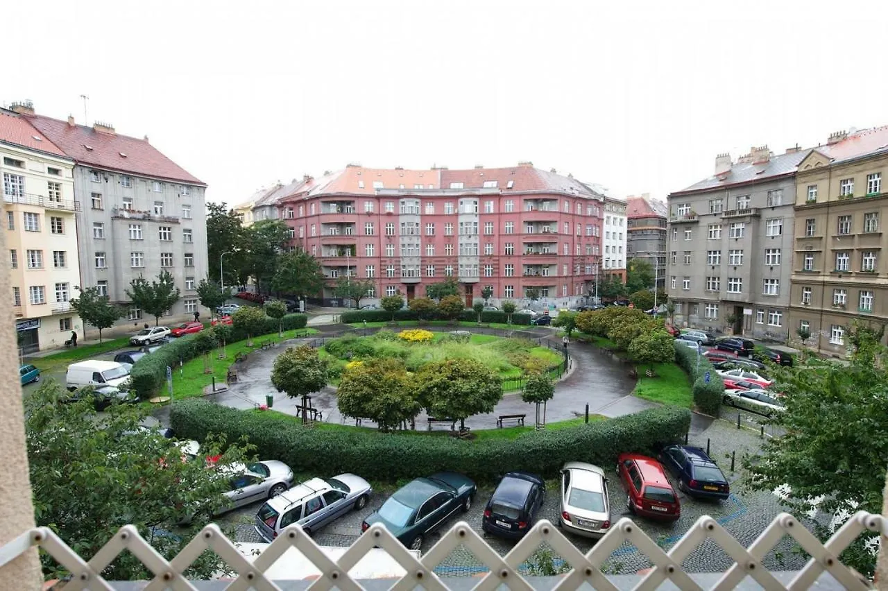 Cosy Apartment Under The Tower Prag 0*,