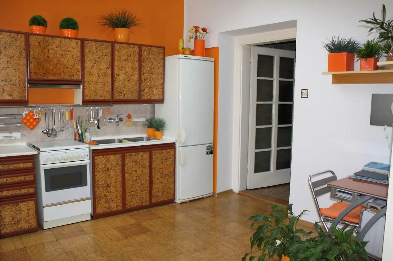 Cosy Apartment Under The Tower Prag