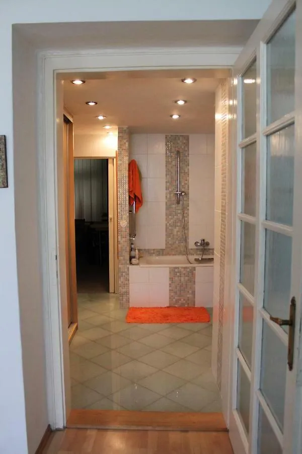 Cosy Apartment Under The Tower Prag 0*,