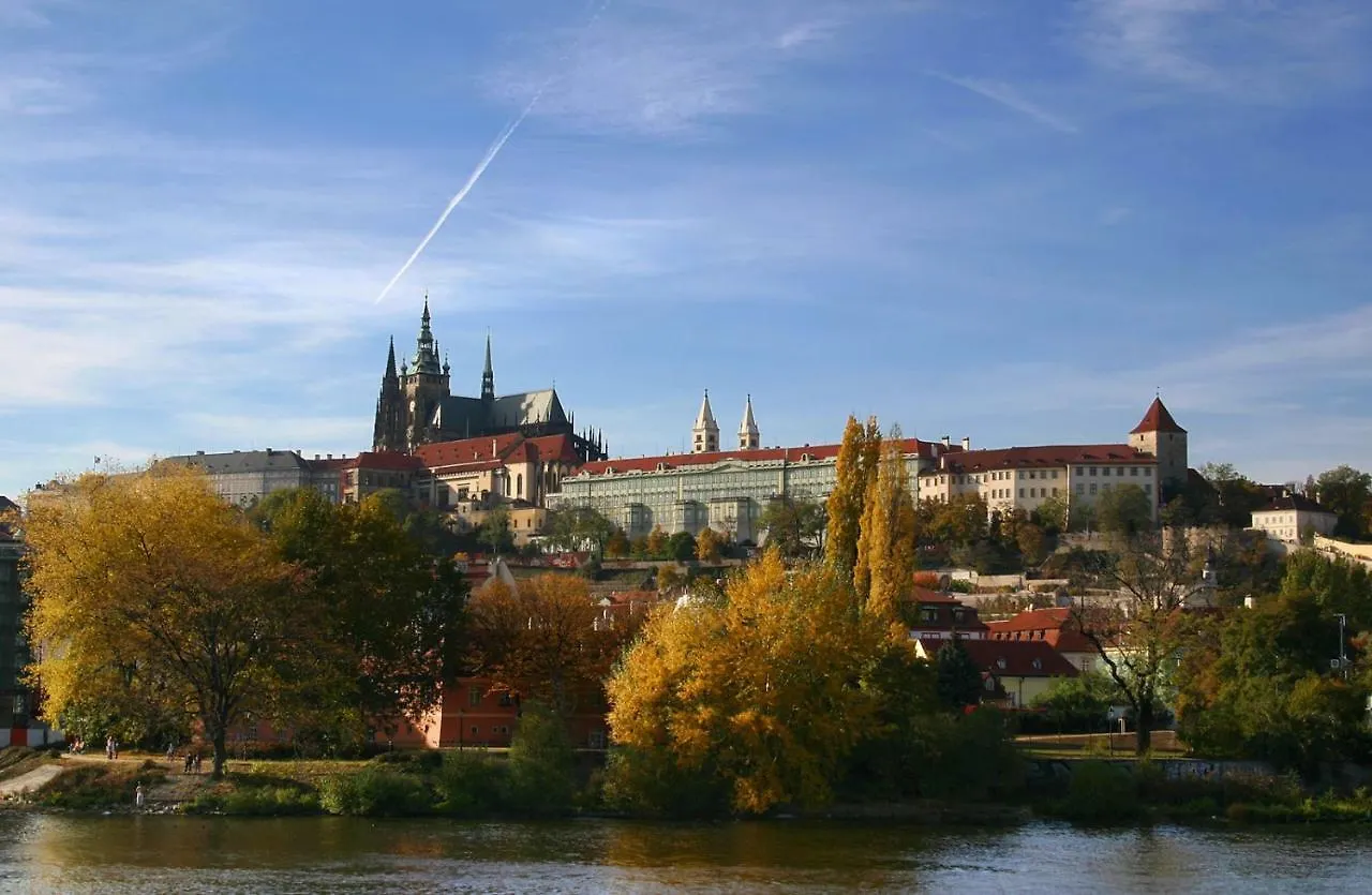 Cosy Apartment Under The Tower Prag